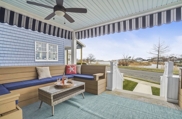 Lakefront beach house, newly furnished, w/amazing location, porch and amenities!