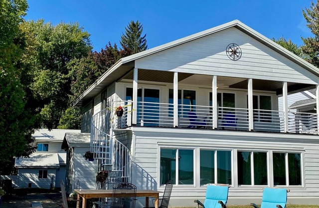 Lakefront Beach House - Lake Huron private beach!