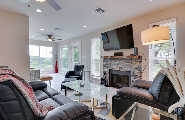 Lakefront Belton Vacation Rental w/ Deck!