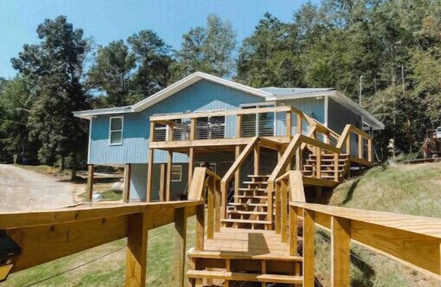 Lakefront Bliss at Blü House-Hot Tub & Views