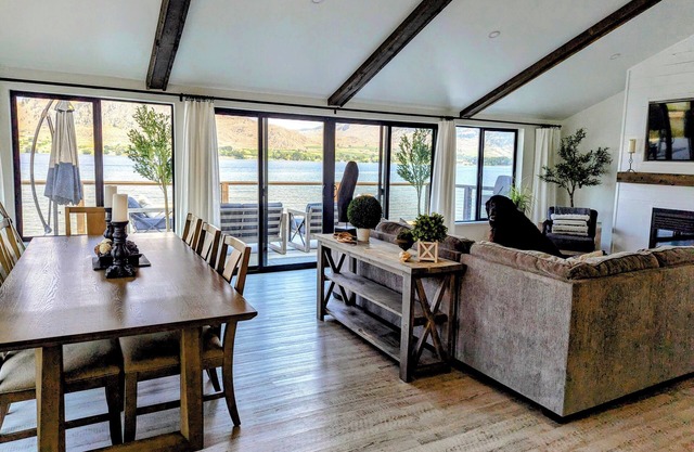 Lakefront Bliss: Modern Farmhouse Retreat - Newly Renovated, Steps to the Water!