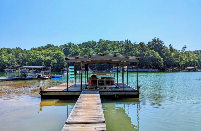 Lakefront ~ Boat ~ Kayaks ~ Fire Pit ~ Private Dock