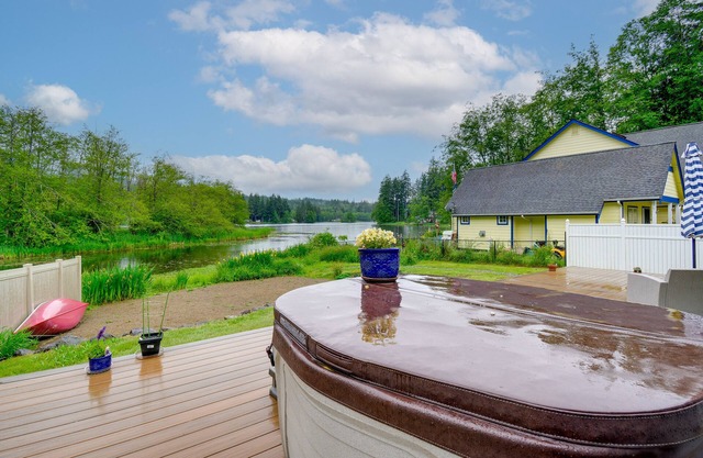 Lakefront Bremerton Vacation Rental w/ Hot Tub!
