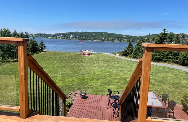 Lake & Beach Life at its best. Sauna, Hot Tub, Cold Bath.