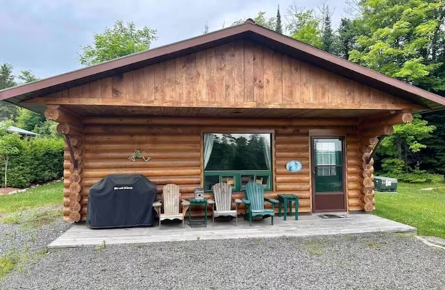 Lakefront Cabin #3 - 4 Season - Sleeps 7