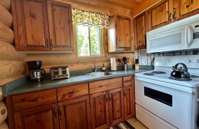 Lakefront Cabin #4 - 4 Season - Sleeps 7