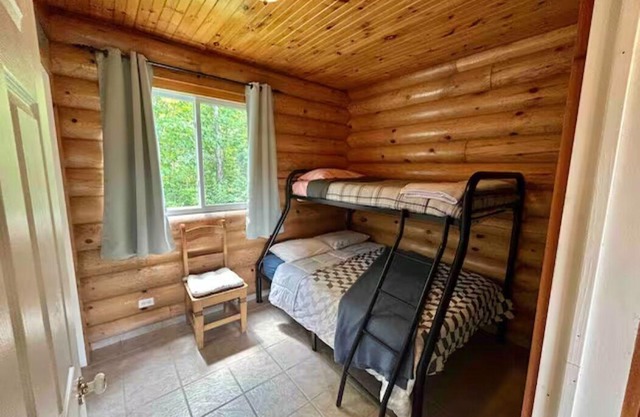 Lakefront Cabin #5 - 4 Season - Sleeps 7