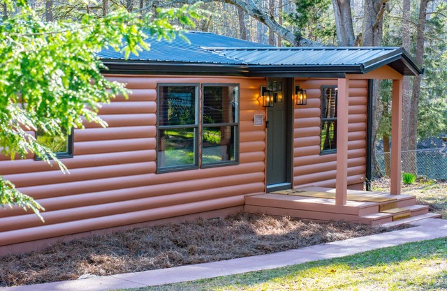 Lakefront Cabin at Lake Hartwell