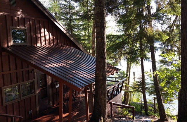 Am See Hütte in Cavanaugh Bay of Beautiful Priest Lake