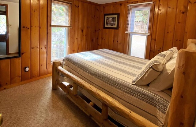 Lakefront Cabin - Northaire Resort Cabin 1
