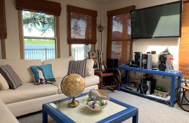 Lakefront cabin on beautiful Lake Isle.