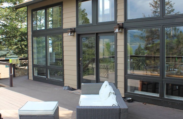 Lakefront Cabin bei Kerzenschein