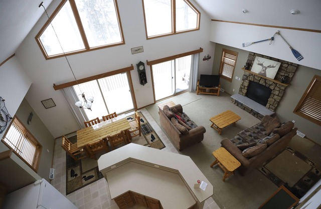Lakefront Cabin on Resort Grounds