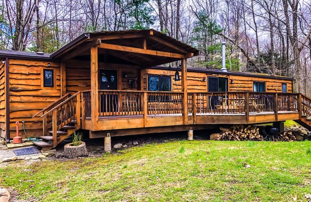 LAKEFRONT Cabin auf einem 22 Hektar großen Waldgrundstück. In der Nähe des Skigebiets BLUE MOUNTAIN!
