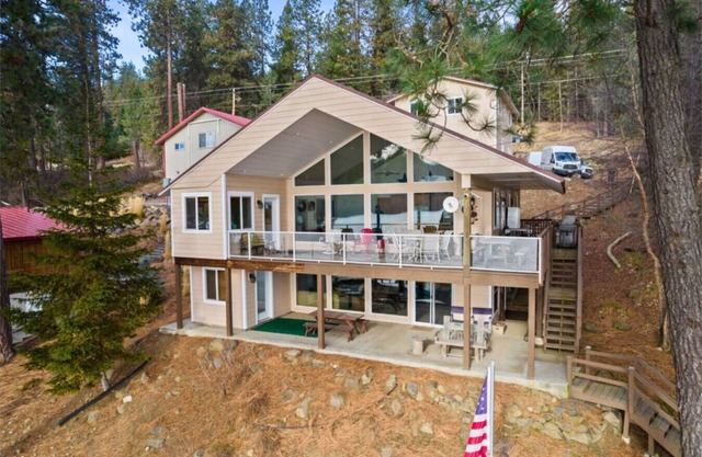 Lakefront Cabin Retreat with Stunning CDA Views