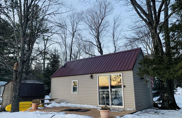 Lakefront Cabin... Ride To All The Snowmobile Trails From The Cabin