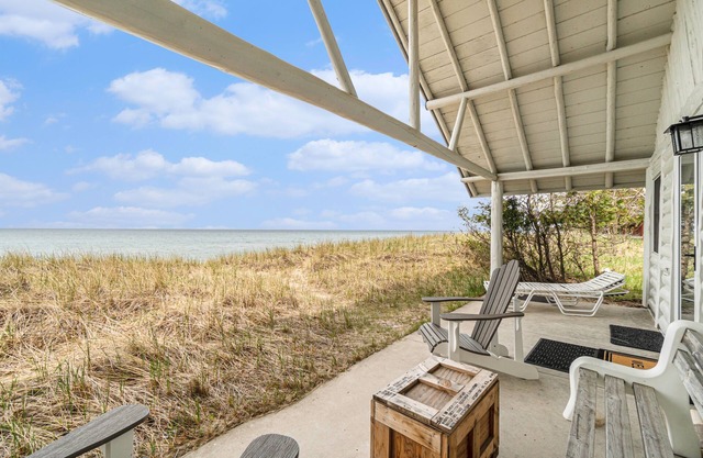 Lakefront cabin with 100 ft of Lake Michigan beach, full kitchen, loft, & deck