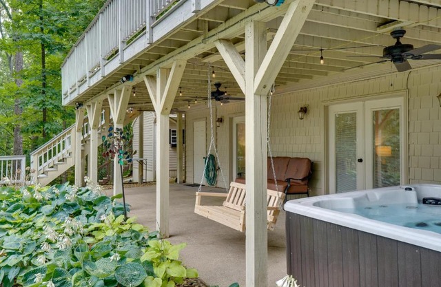 Lakefront Cadiz Home with Hot Tub!