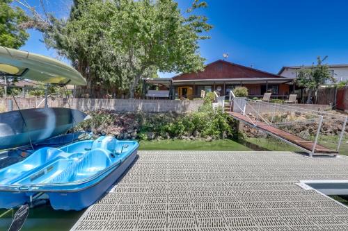 Lakefront California Townhome Near Wineries!