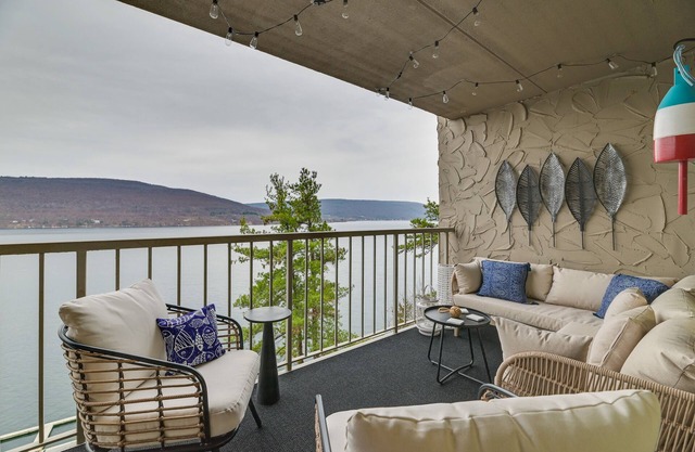 Lakefront Canandaigua Condo w/ Stunning Views