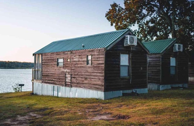 Lakefront Cedar Cabin - 7