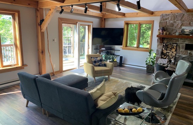 Lakefront Chalet located on 70 private acres of Beautiful Canadian Shield