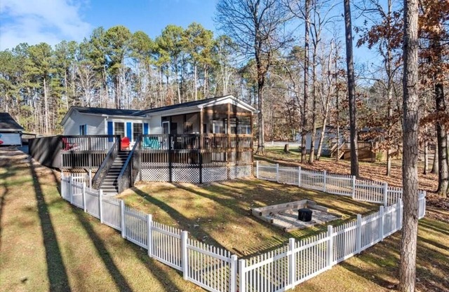 Lakefront Charming 3-Bedroom home at Lake Gaston