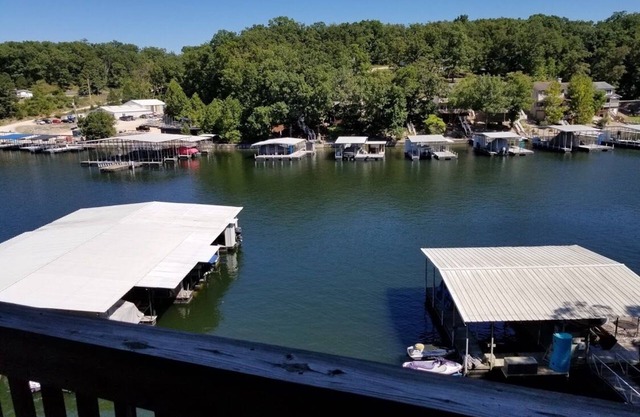 Lakefront Condo 2 Bed 1 Bath