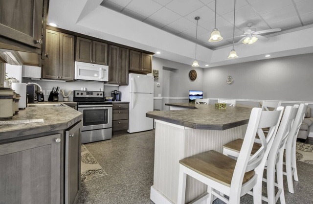 Lakefront Condo-Apartment D