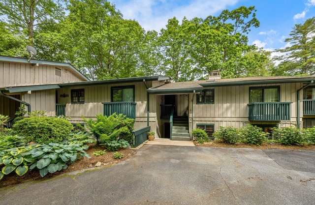 Lakefront condo with easy access to swimming pool and tennis.
