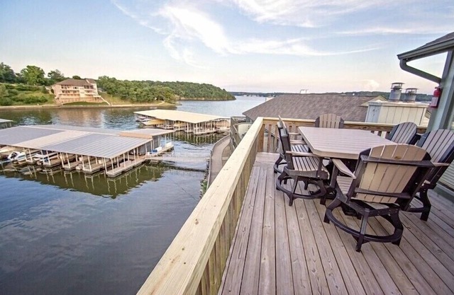 Lakefront Condo with Indoor Pool/Hot Tub!
