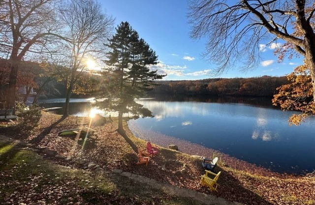 Lakefront Connecticut Oasis - Updates throughout