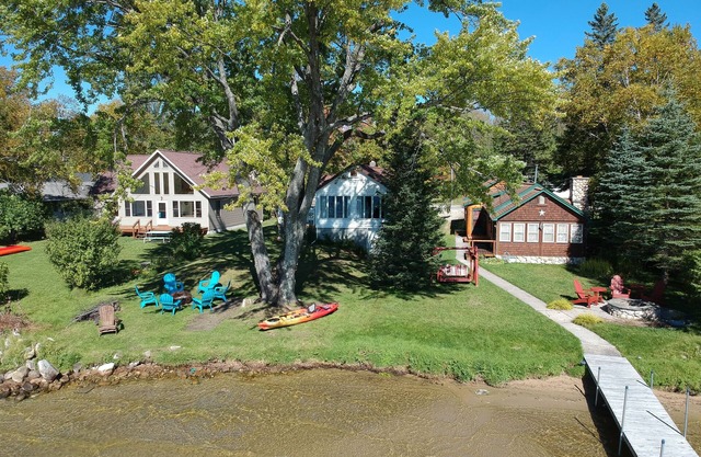 Lakefront Cottage-2Bdr-1.5Bth-Sleeps 6