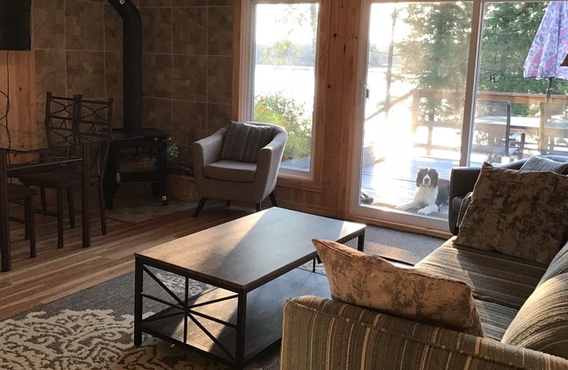 Lakefront cottage
