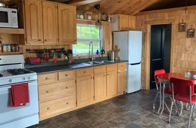 Lakefront Cottage - Sutherland Lake, NS