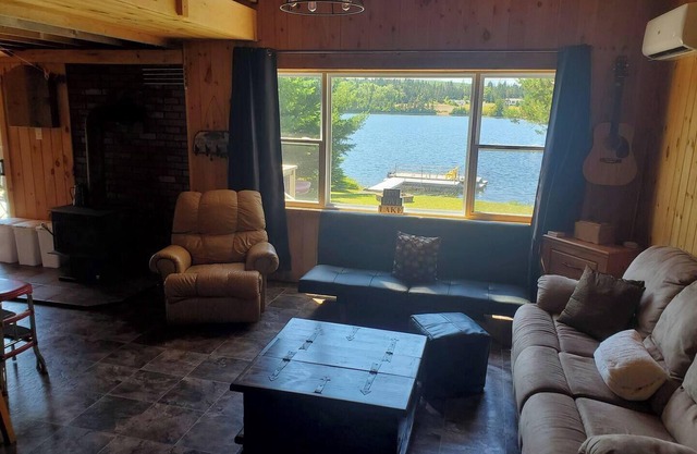 Lakefront Cottage - Sutherland Lake, NS