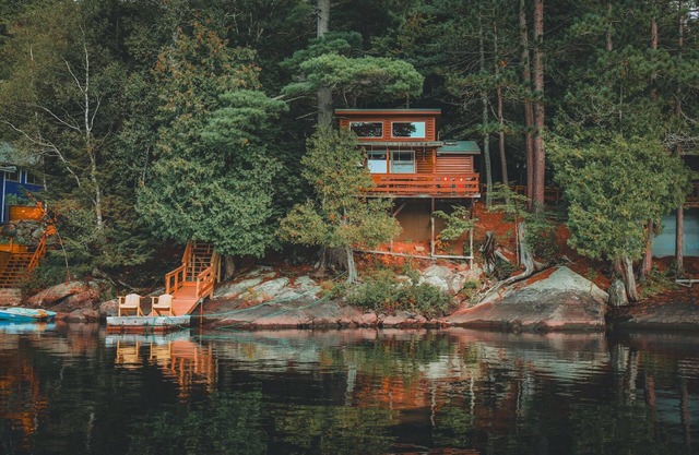 Lakefront Cottage. Canoe+Kayak+Paddle Board