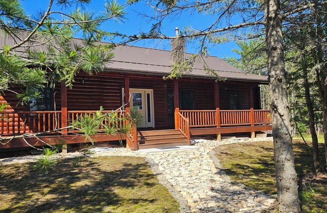 Lakefront cottage, construction 2023, with 300 ft private beach on Lake Huron