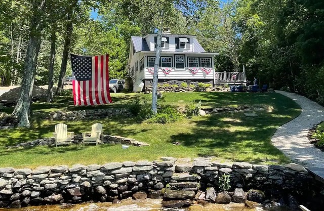 Lakefront Cottage in the Berkshires