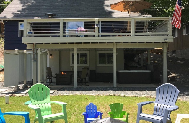 LAKEFRONT Cottage / komplett renoviert / modern / Whirlpool / am See Wallenpaupack