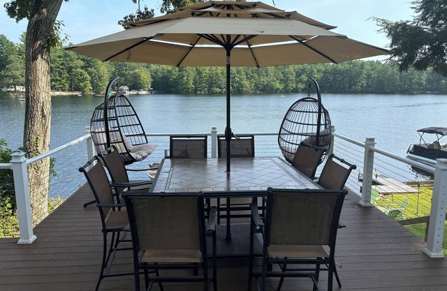 Lakefront Cottage on Beach Pond with unbelievable views!