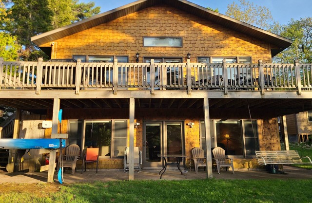 Lakefront cottage ready for adventures in the Keweenaw