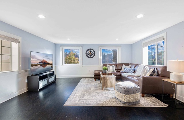 Lakefront cottage with AC