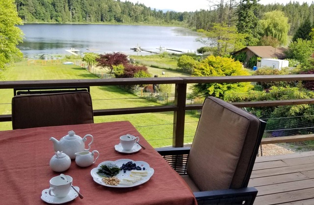 Lakefront Cottage mit Blick auf die Berge