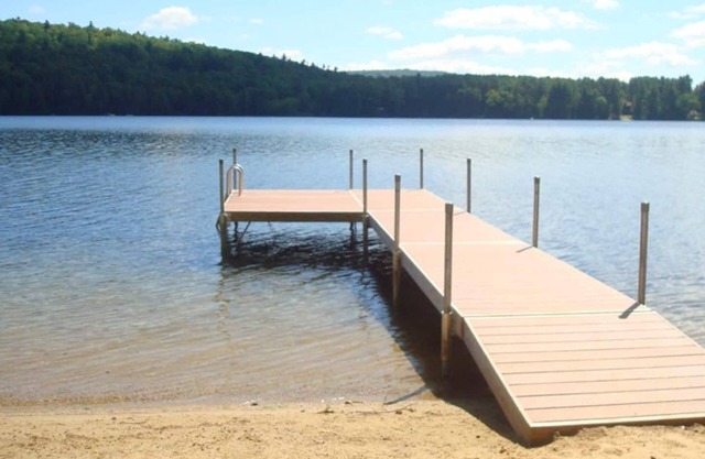 Casco Cottage with Private Lakefront Beach