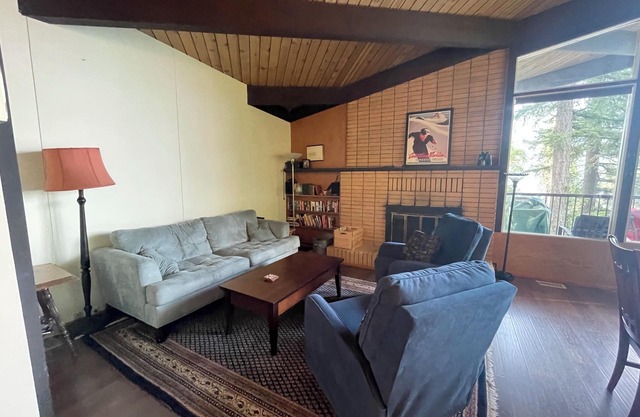 Lakefront Cottage mit einsamen Strand