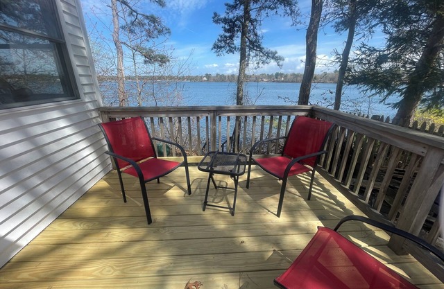 Cottage am See mit eigenem Dock
