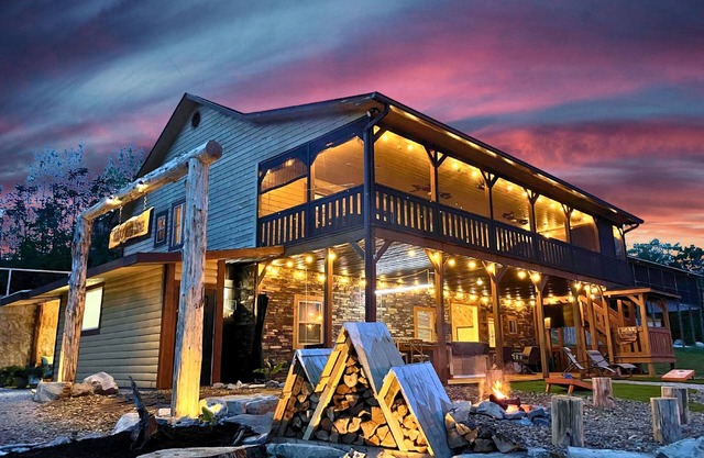 Lakefront, covered dock, hot tub, game/pool rm, 4wd trails, firepits, 22 people