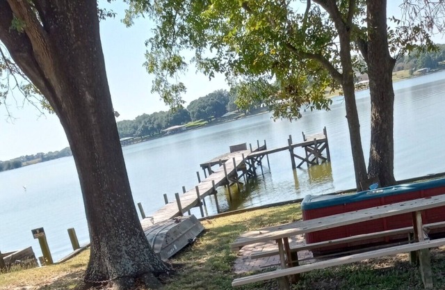 Lakefront Cozy Cottage