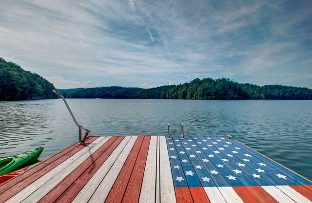 LAKEFRONT Dock Holiday - Haus am Hiwassee-See mit Resort-Aktivitäten!